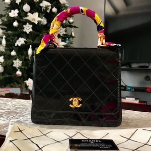 Chanel CC logo black patent leather bag